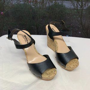 Arizona Jean Company Black Wedges Size 7.5